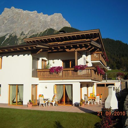 Apartamento Haus Angelika Ehrwald Exterior foto